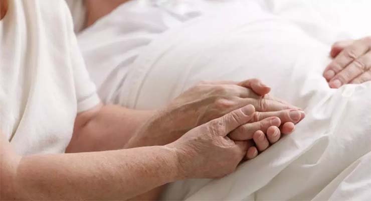 Fin de vie : des députés de tous bords réclament que soient dissociés soins palliatifs et aide active à mourir